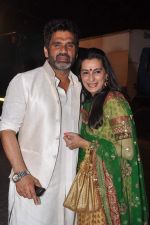 Sunil Shetty, Mana Shetty snapped at a wedding in RWITC, Mumbai on 6th DEc 2012 (12).JPG